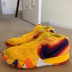 NIKE KYRIE BASKETBALL SHOES